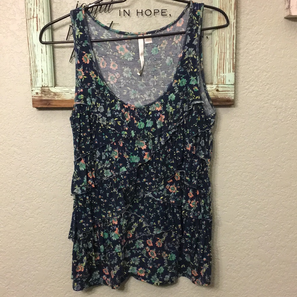 Lauren Conrad S sleeveless blouse